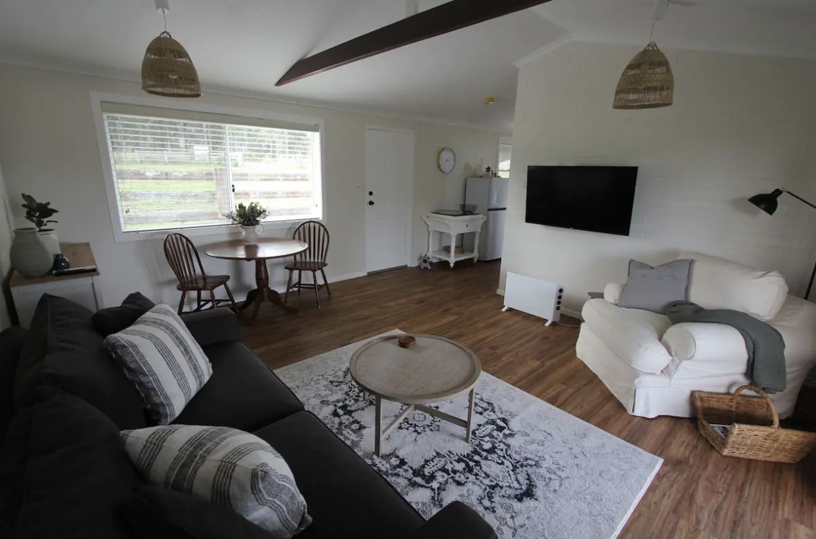 Living area of the farm cottage with sofas and a view to the deck